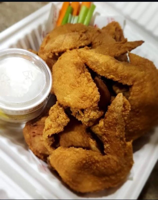 25 Alitas  (Mixtas Muslo y Ala) + 4 salsas